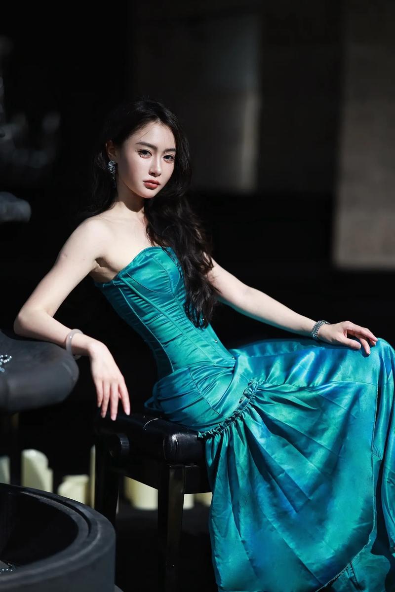 重庆美女明星走红秘诀：骨子里的辣劲比颜值更关键