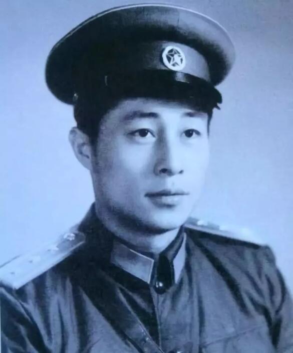 内蒙籍女明星_内蒙古大草原旅游景点_内蒙古男明星推荐